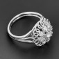 Bague marguerite en or blanc 750 ‰ et diamants