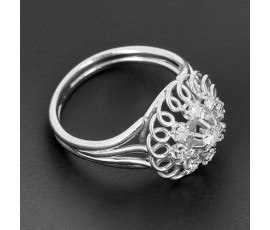 Bague marguerite en or blanc 750 ‰ et diamants
