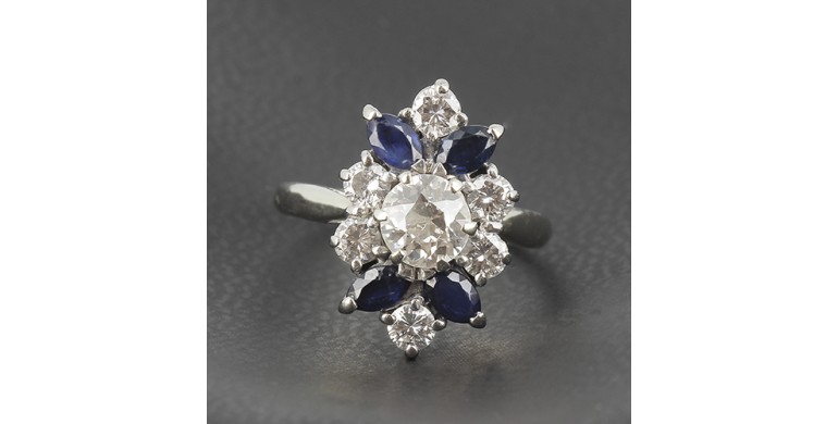 Bague en or blanc 750 ‰ saphirs et diamants
