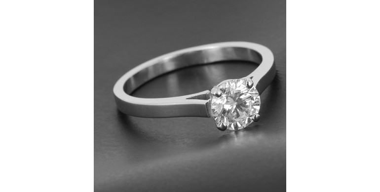 Solitaire en or blanc 750/ème et diamant - B10162