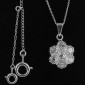 Chaine maille plate en or blanc 750/ème et pendentif orné de diamants-B10198