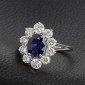 Bague marguerite en or blanc 750 ‰ saphir et diamants