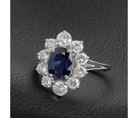 Bague marguerite en or blanc 750 ‰ saphir et diamants