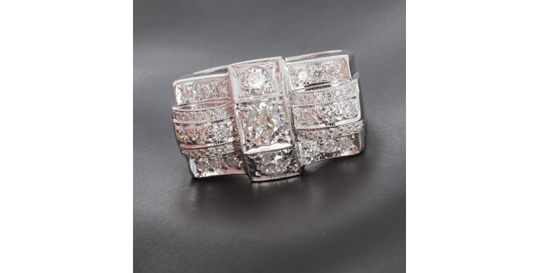 Importante bague / chevalière art déco en platine et diamants - B10274