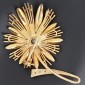 Elégante broche fleur en or jaune 750 ‰ et diamants -B10278