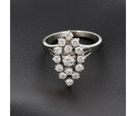 Bague marquise en or blanc 750 ‰  et diamants -B10316