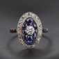 Bague art déco en or blanc 750 ‰ et platine  présentant diamants et saphirs calibrés- B10323