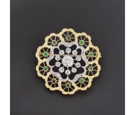 Broche ancienne en or jaune 750 ‰ en centre un diamant de 0,36 ct , réhaussé de diamants et péridots - B10370