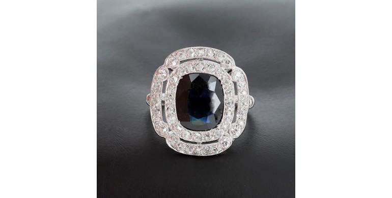 Bague art déco en or blanc 750 ‰ saphirs de 2.50 ct environ et diamants - B10368