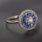 Bague ancienne en or blanc 750 ‰ présentant un diamant taille ancienne et saphirs - B10377