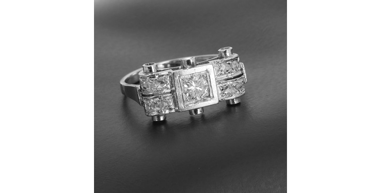 Bague art déco en or blanc 750 ‰ et platine présentant un diamant taille brillant et diamants taille rose - B10359