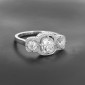 Bague trilogie en or blanc 750 ‰ diamant taille coussin de 1.10ct env épaulé de diamants taille coussin d'environ 1.53ct -B10412