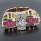 Bague tank en or jaune 750 ‰ diamant taille ancienne de 0.35ct souligné de diamants baguette et de rubis calibrés -B10410