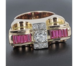 Bague tank en or jaune 750 ‰ diamant taille ancienne de 0.35ct souligné de diamants baguette et de rubis calibrés -B10410