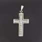 Pendentif croix en or blanc 750 ‰ présentant un ensemble de 18 diamants pour 0,70 ct - B10409