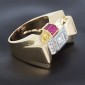Bague tank en or jaune 750‰  diamant central de 0,25 ct, rubis calibrés et diamants taille rose - B1041913,20 gr - Tdd : 57