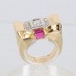 Bague tank en or jaune 750‰  diamant central de 0,25 ct, rubis calibrés et diamants taille rose - B1041913,20 gr - Tdd : 57