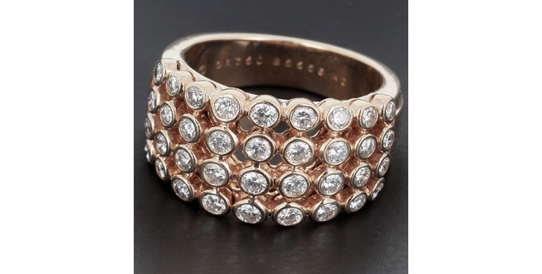 Bague vintage Van Cleef & Arpels en or jaune présentant sur un motif perlé 36 diamants pour 1,50 ct env signée  -B10421