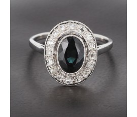 Bague en or blanc 750‰ présentant un saphir non traité de 2.20ct certifié LFG entourée de diamants taille rose B10416