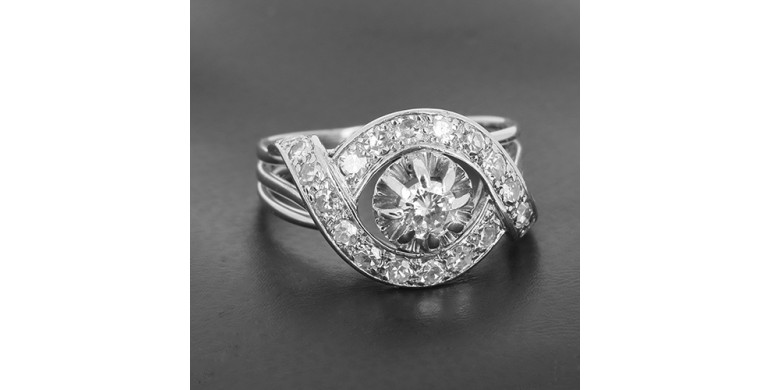 Bague tourbillon or blanc 750 ‰  diamant de 0,25ct env réhaussé de 20 diamants 8/8è pour 0,80 ct environ - B10482