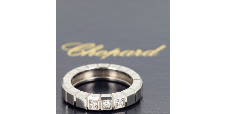 Chopard Ice Cube Pure en or Blanc et 3 diamants pour 0,09 ct dans son écrin d'origine - B10497