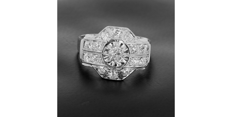 Bague en or blanc 750 ‰ et platine présentant 15 diamants taille ancienne pour 1,20 ct environ - B10489