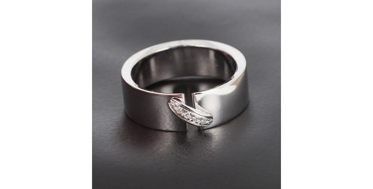 Bague liens CHAUMET en or blanc 750 ‰ et diamants - B10490
