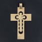 Croix ajourée en or jaune 750 ‰ - B10560