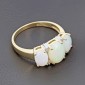 Bague jarretière en or jaune 750 ‰ et opale.