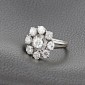 Bague marguerite or blanc 750 ‰ et diamants