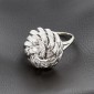 Bague boule en or blanc 750 ‰ présentant 0,75 ct de diamants taille brillant - 9,80 gr